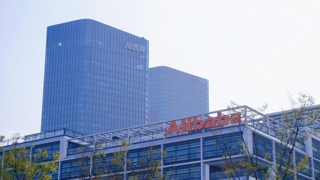 Alibaba bannit Claude Code en interne l'histoire du code caché qui a mis le feu à la relation USA-Chine en IA