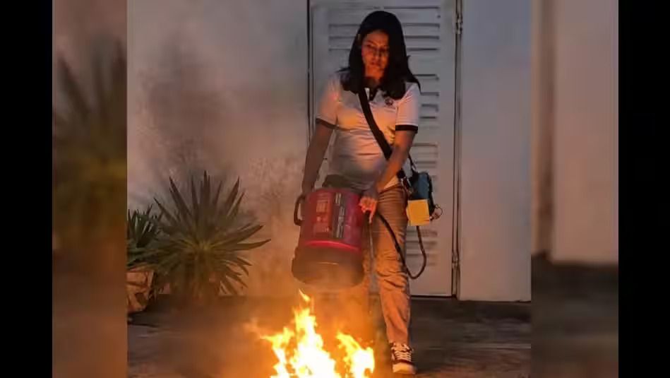 Elle éteint le feu avec du son : comment Ángela Karime, 16 ans, a inventé l'extincteur acoustique Vortex Tech