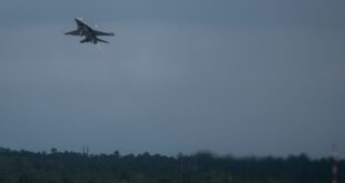 F-16 piloté par IA : la DARPA franchit un cap avec VENOM