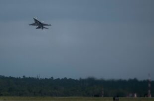 F-16 piloté par IA : la DARPA franchit un cap avec VENOM