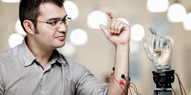 Implanter définitivement une prothèse et la contrôlée par la pensée