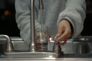 Plomb à 11 ans, elle invente un détecteur en 10 secondes