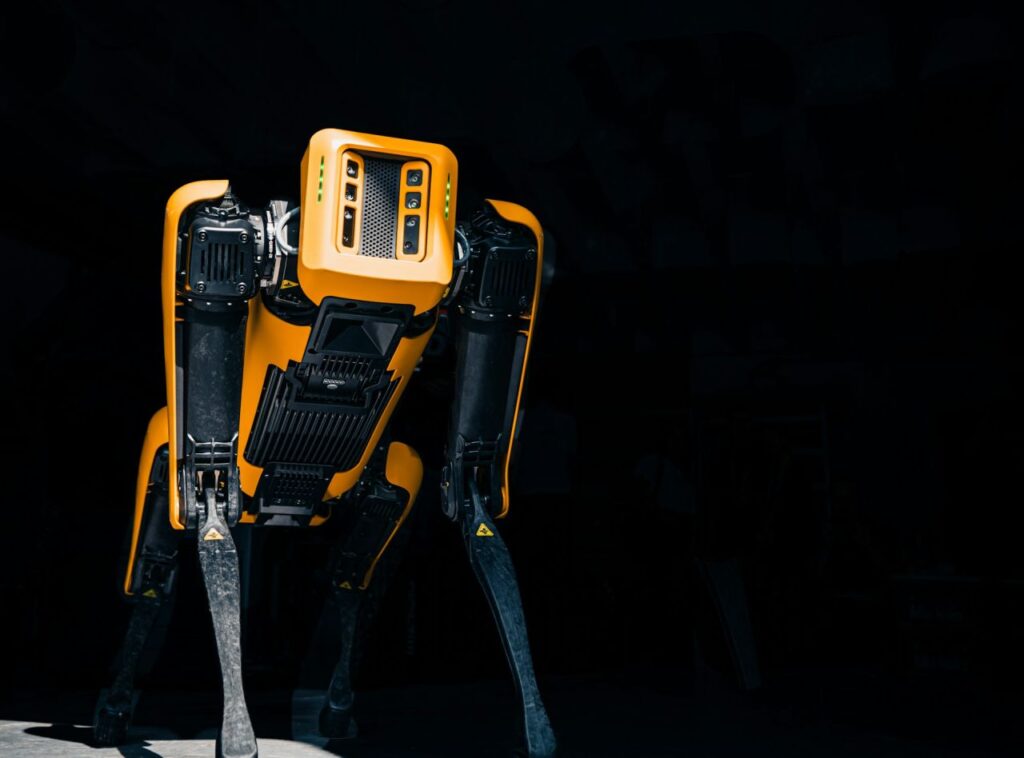 Pourquoi les robots humanoïdes tombent (et se relèvent)