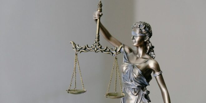 Régulation de l'IA pourquoi OpenAI et Anthropic la veulent
