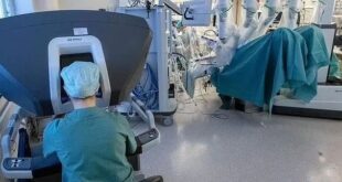 Le premier bébé au monde né d'un utérus transplanté par un robot