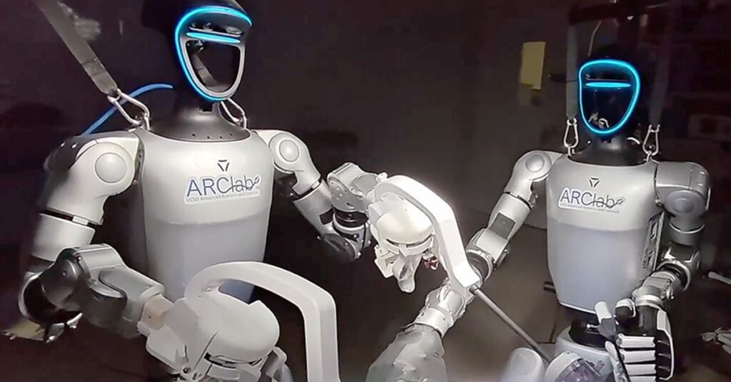 Un robot humanoïde opère un porc à distance la chirurgie du futur a commencé