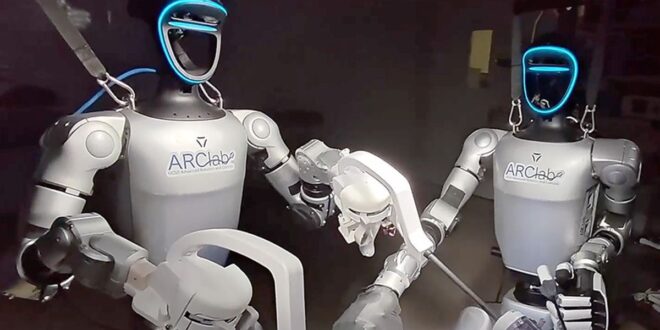 Un robot humanoïde opère un porc à distance la chirurgie du futur a commencé