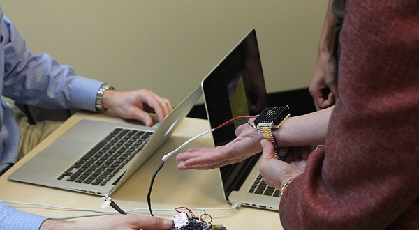 Un bracelet thermoélectrique qui régule la température du corps