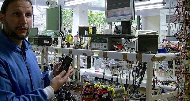 Bientôt on pourra charger nos téléphones avec nos urines